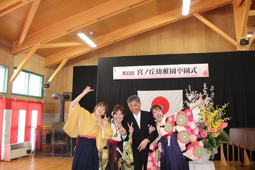 卒園式 きりん組先生と.jpg