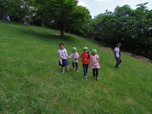 外遊び 4人.jpg
